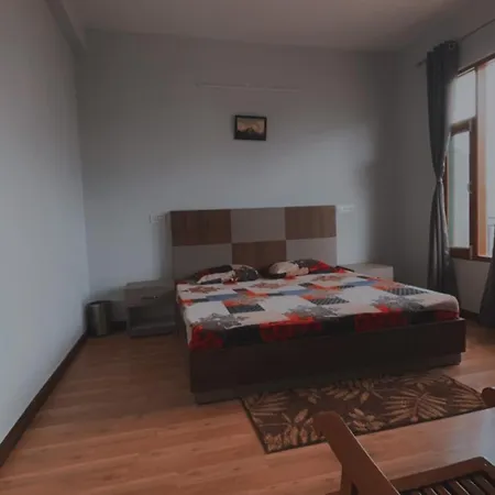 Lha Pomo Apartment Kyelang Exterior photo